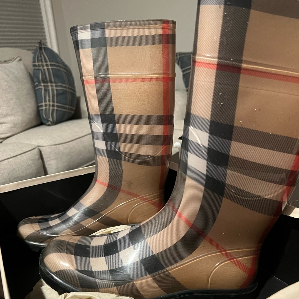 Burberry Rainboots - Picture 1 of 5